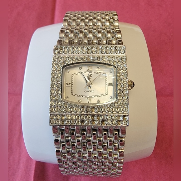 Vintage Stunning Victoria Wieck Beverly Hills Crystal Watch - Picture 1 of 8